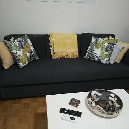 Old Town Furnished Apartament *