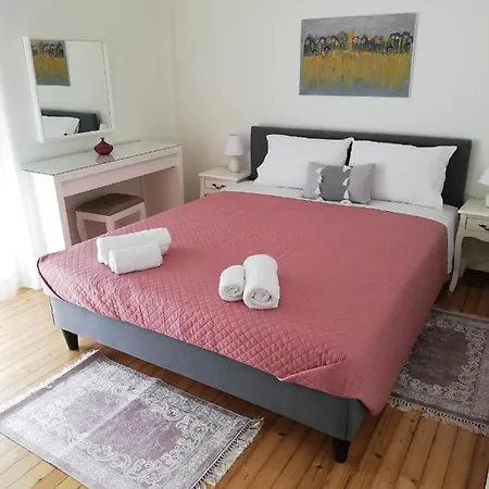 Old Town Furnished Apartament *