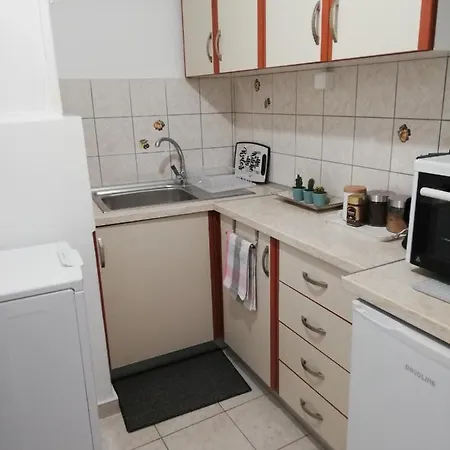 Old Town Furnished Apartament *
